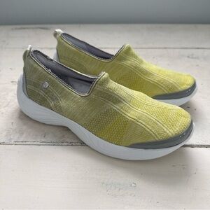 Bzees Womens Slip On Lemon Lime Shoes - Sz. 7
